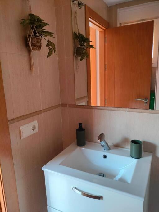 Bajo Con Jardin A Pie De Playa Y Piscina Comunitaria Con Jacuzzi Apartment Playas de Vera Luaran gambar