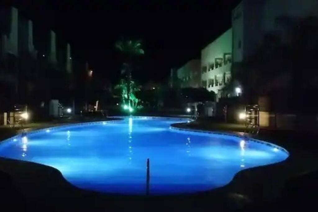 Bajo Con Jardin A Pie De Playa Y Piscina Comunitaria Con Jacuzzi Apartment Playas de Vera Luaran gambar