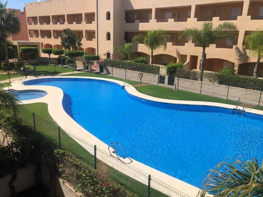 Bajo Con Jardin A Pie De Playa Y Piscina Comunitaria Con Jacuzzi Apartment Playas de Vera Luaran gambar
