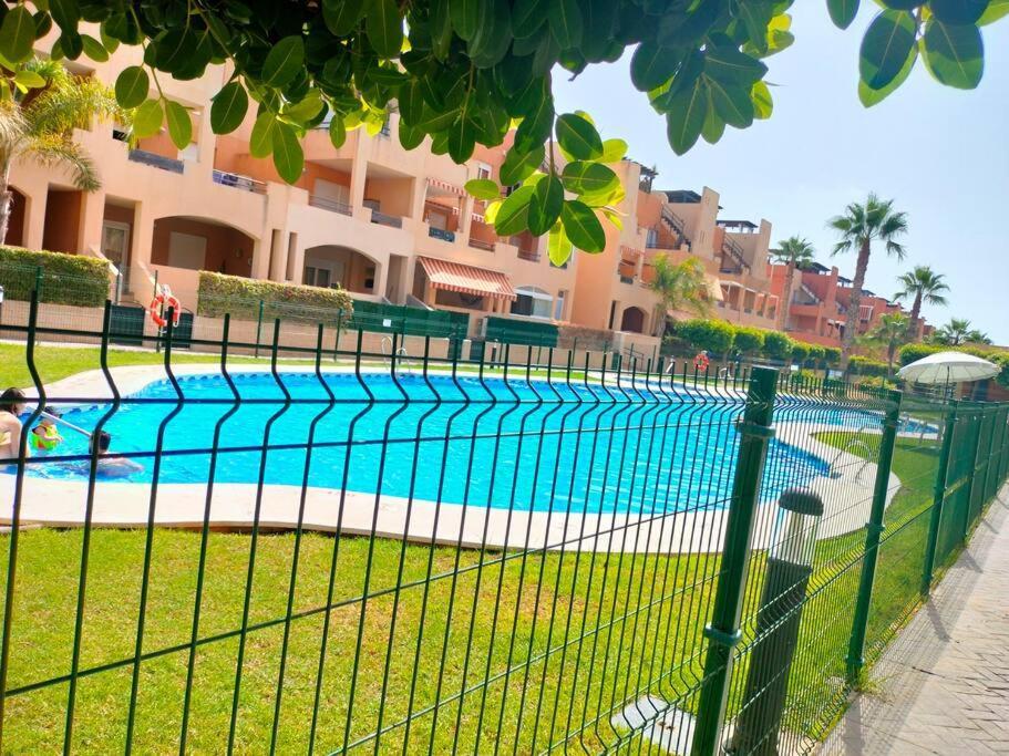 Bajo Con Jardin A Pie De Playa Y Piscina Comunitaria Con Jacuzzi Apartment Playas de Vera Luaran gambar