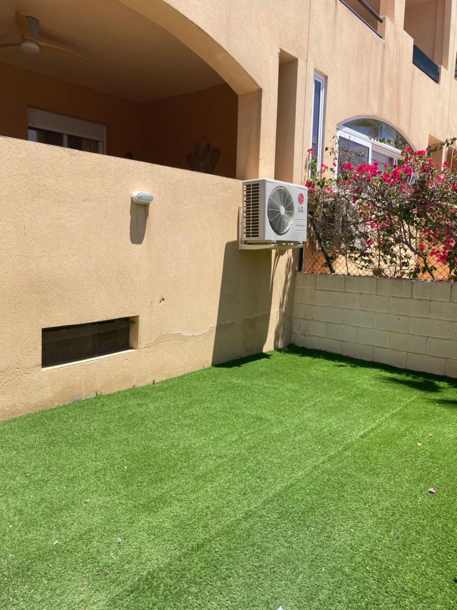 Bajo Con Jardin A Pie De Playa Y Piscina Comunitaria Con Jacuzzi Apartment Playas de Vera Luaran gambar